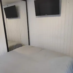 Habitacion Privada Tipo Hotel, Bano, Tv Y Wifi. Apartamento